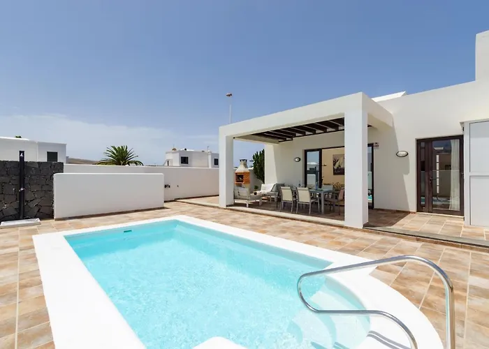 Almudena By فيلة بلايا بلانكا